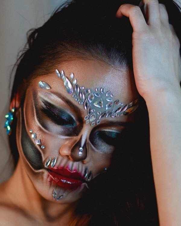 https://yesirave.com/wp-content/uploads/2022/05/diy-rave-halloween-mask.jpg