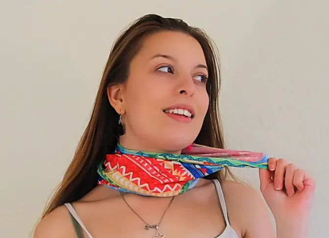 how-to-wear-a-music-festival-bandana-around-your-neck