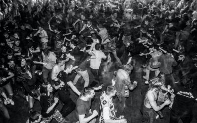 Do raves have mosh pits?