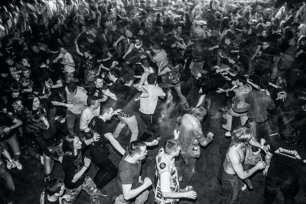 Do raves have mosh pits?